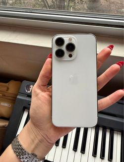 iPhone Thirteen Pro max Unlocked