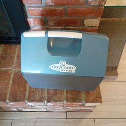 Igloo Playmate Maxcold Cooler