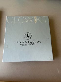 Anastasia Beverly Hills Gleam Glow Kit