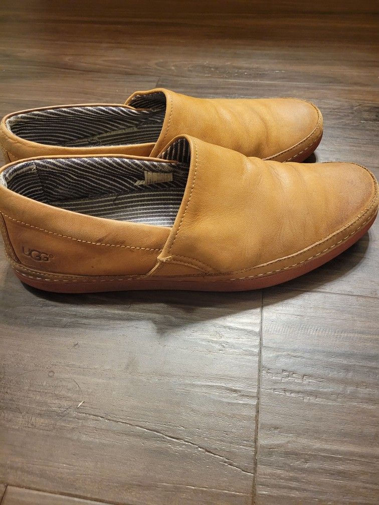 Uggs Men's 10.5 Loafer