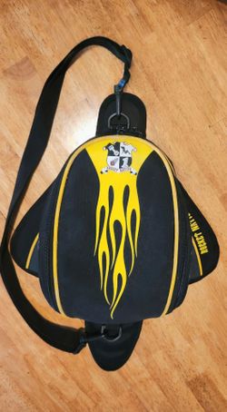 Joe Rocket Manta Magnetic Motorcyle Insulated  Tank Bag. Large enough to hold a couple drinks and other necessities. Bag in very good condition !