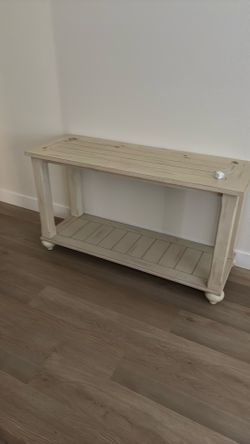 Entry way table