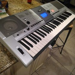 Yamaha PsrE403 Keyboard 