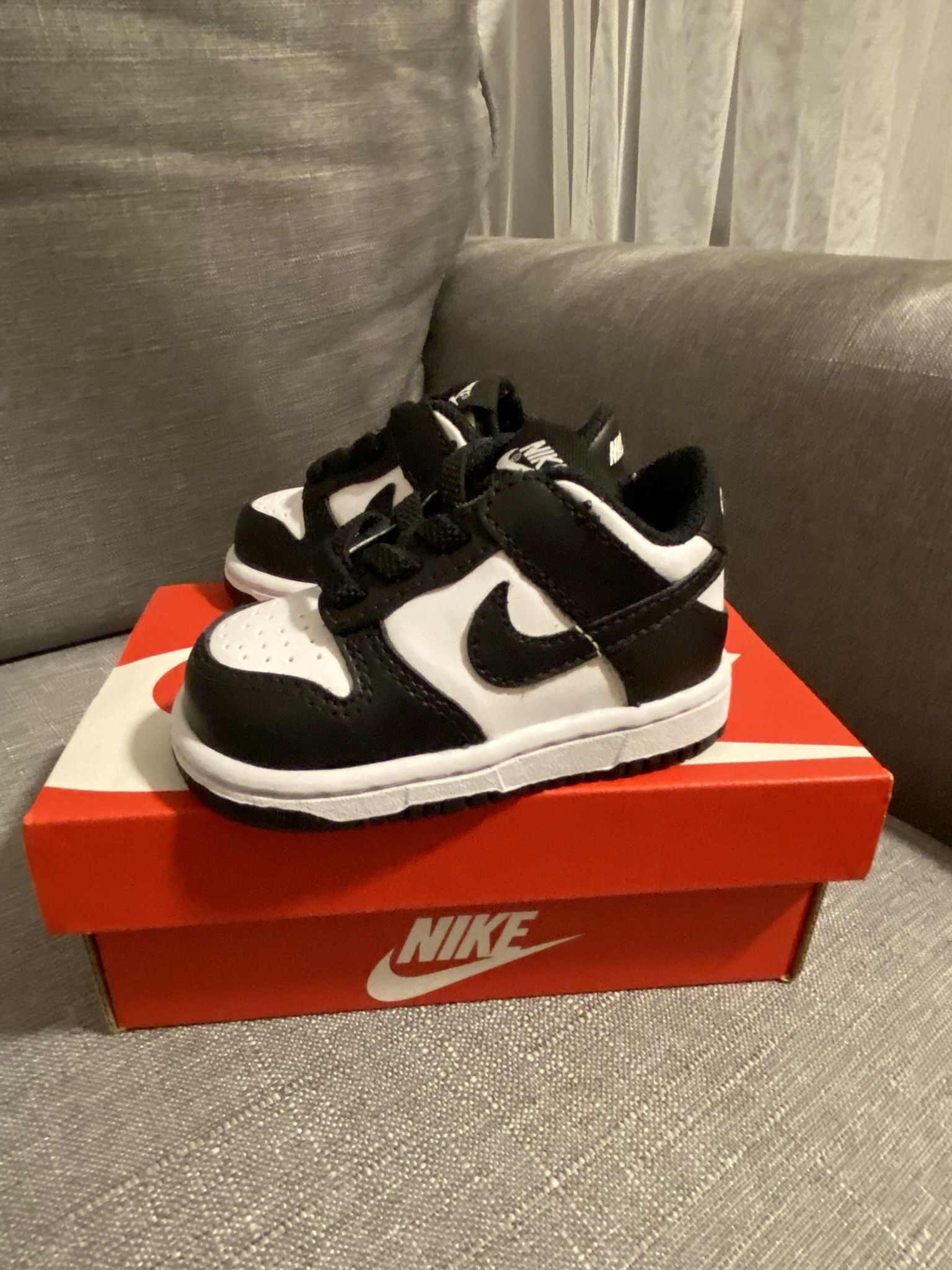 Brand NEW Toddler Nike Panda’s 3c