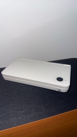 Nintendo DSi XL (Model UTL-001) – Natural White )