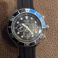 Seiko solar watch,  its solar , needs the battery replaced.  New wrist band .