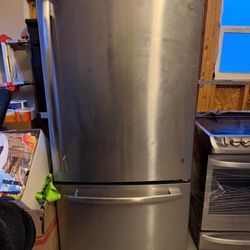 GE ENERGY STAR Bottom-Freezer Drawer Refrigerator