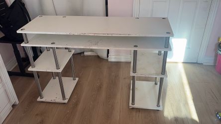 White Nail Desk - Used / Needs TLC