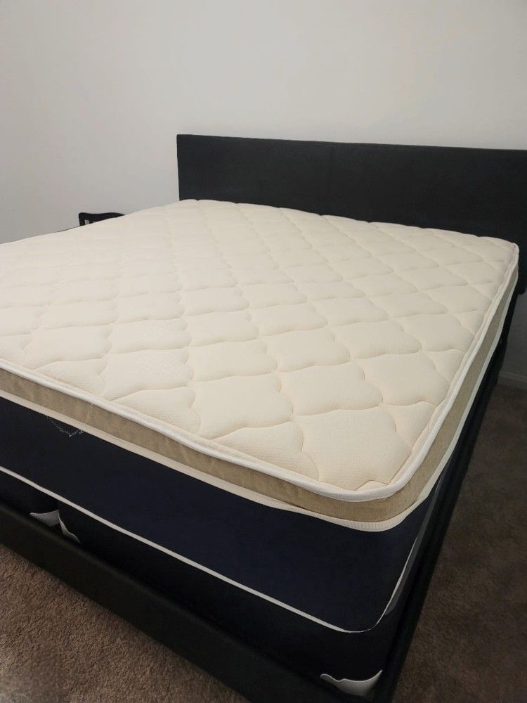 NEW KING PILLOW TOP MATTRESS With BOX SPRING👌