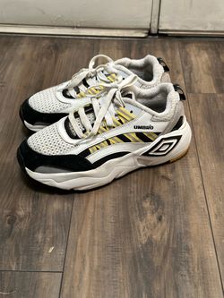 Umbro Neptuno trainers size 9