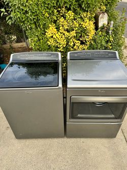 Whirlpool Washer and Dryer Electric Set