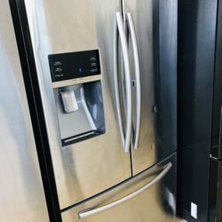 Samsung Stainless Steel Refrigerator W/ Beverage Door 