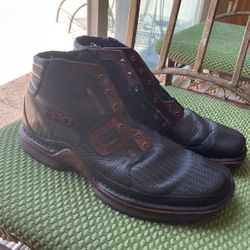 310 Boots shoes Size 10 $8bucks