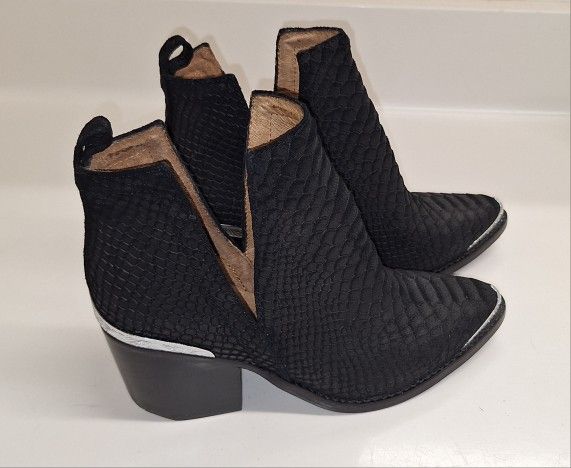 City-Slick Cowgirl Boots