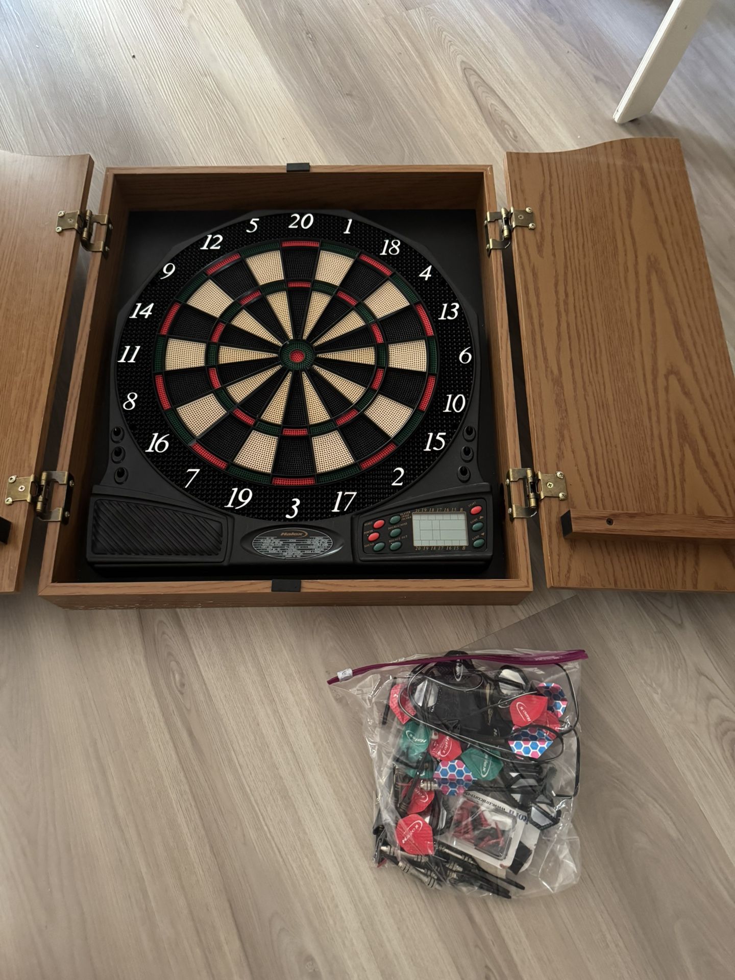 Electronic Dartboard With Accessories
