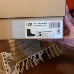 UGG Classic II - Women's