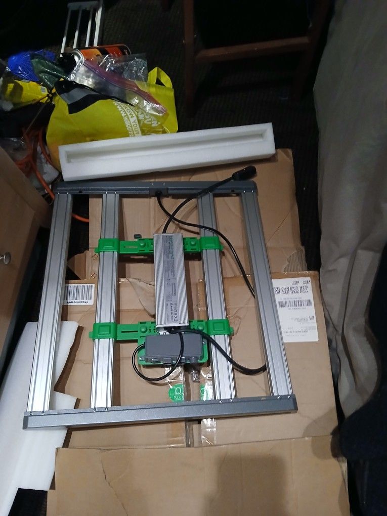 Mars Hydro Fc3000/ Agelex 2000w. I'll Toss In 4x4 Tent. No Bs You Know The Worth If Your Serious.