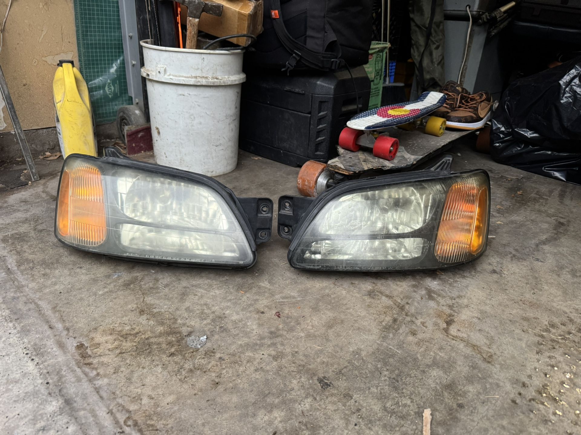 Subaru Legacy 2000-2004 Headlights