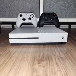 Xbox One S Brand New Comes With 2 Pro Controller And With Extra Games 