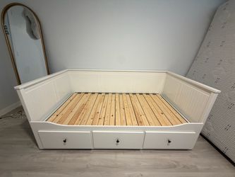 White Daybed with Pull-Out Trundle + Storage Drawers
