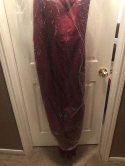Prom dress mermaid style size 16 200.00