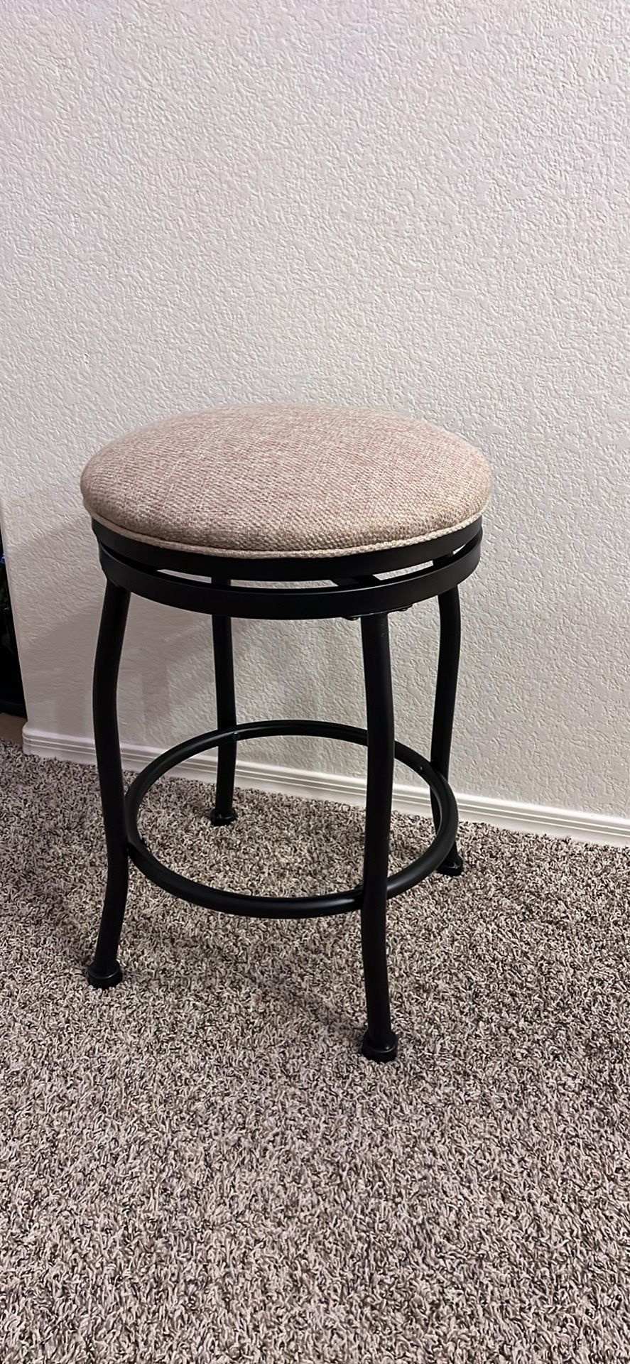 Bar Stool With Swivel Top - New!