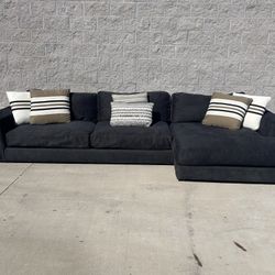 ROOMS TO GO - Nichols Park 2pc. Sectional w/REV Chaise