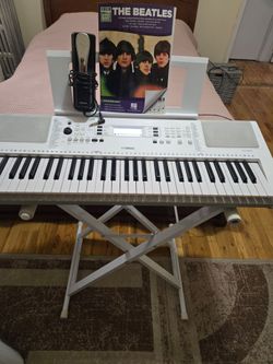 Piano- keyboard Yamaha EZ-300. 61- Keys