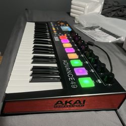 Akai Advance 49 Midi Keyboard 