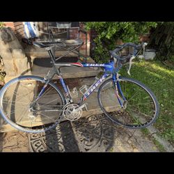 Trek 5200 Road Bike Lightweight, Carbon, Fiber, Frame, Shimano Components In Really Good Shape