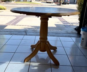 Cafe style folding table  - round folding table
