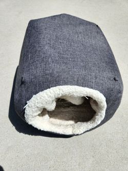 pet cave bed - used
12x16x11H"
cat or small dog
did water cleaning
$7