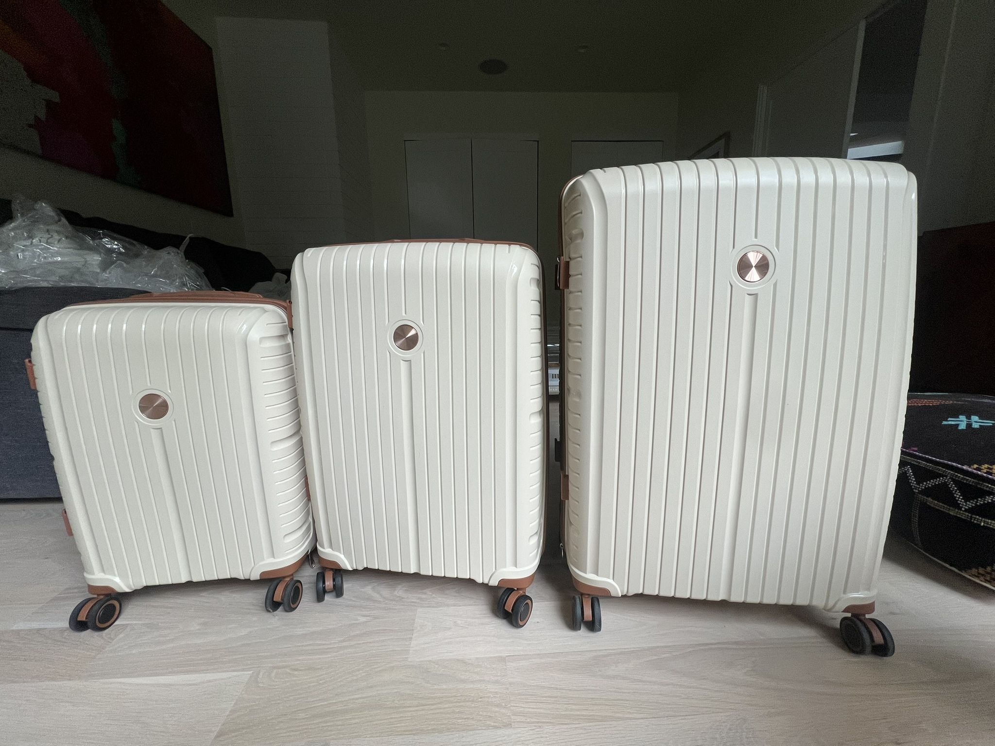 Three suitcases kit
