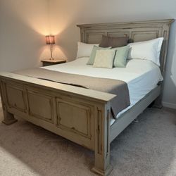 Rustic Distressed King Size Furniture Set