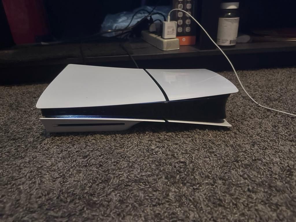 Ps5 , barely used comes with the box