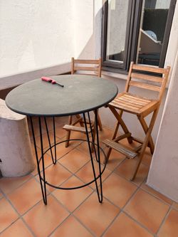 High top and two chairs