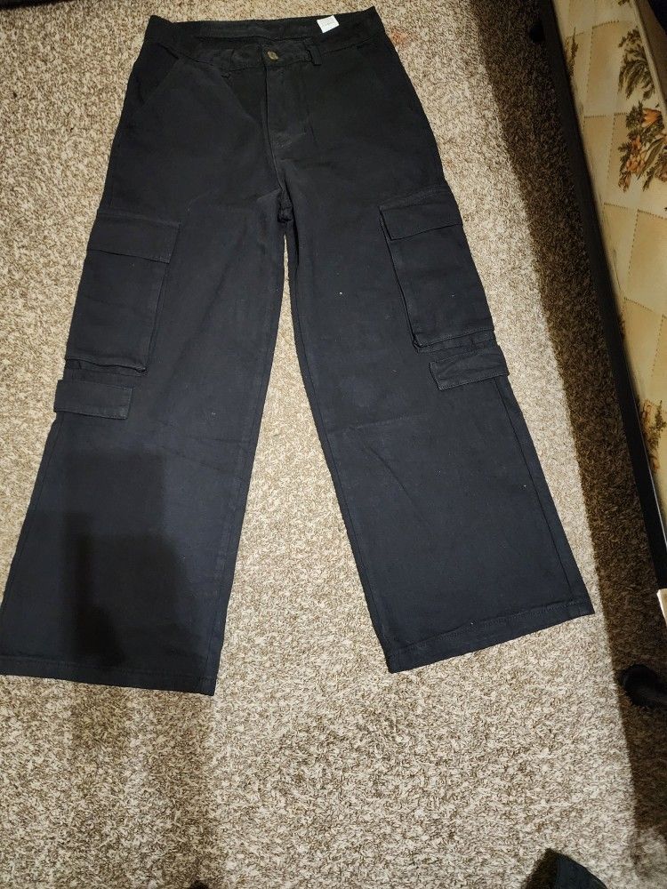 Black Flap Pocket Cargo Jeans
Streetwear Style