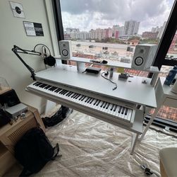 GLORIOUS Sound Desk Pro (White) - Professional Studio Workstation - Originally $649 - PICKUP ONLY