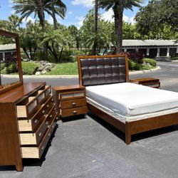 Beautiful Bedroom Set Queen Size Solid Wood Maple Color In EXCELLENT Condition   
