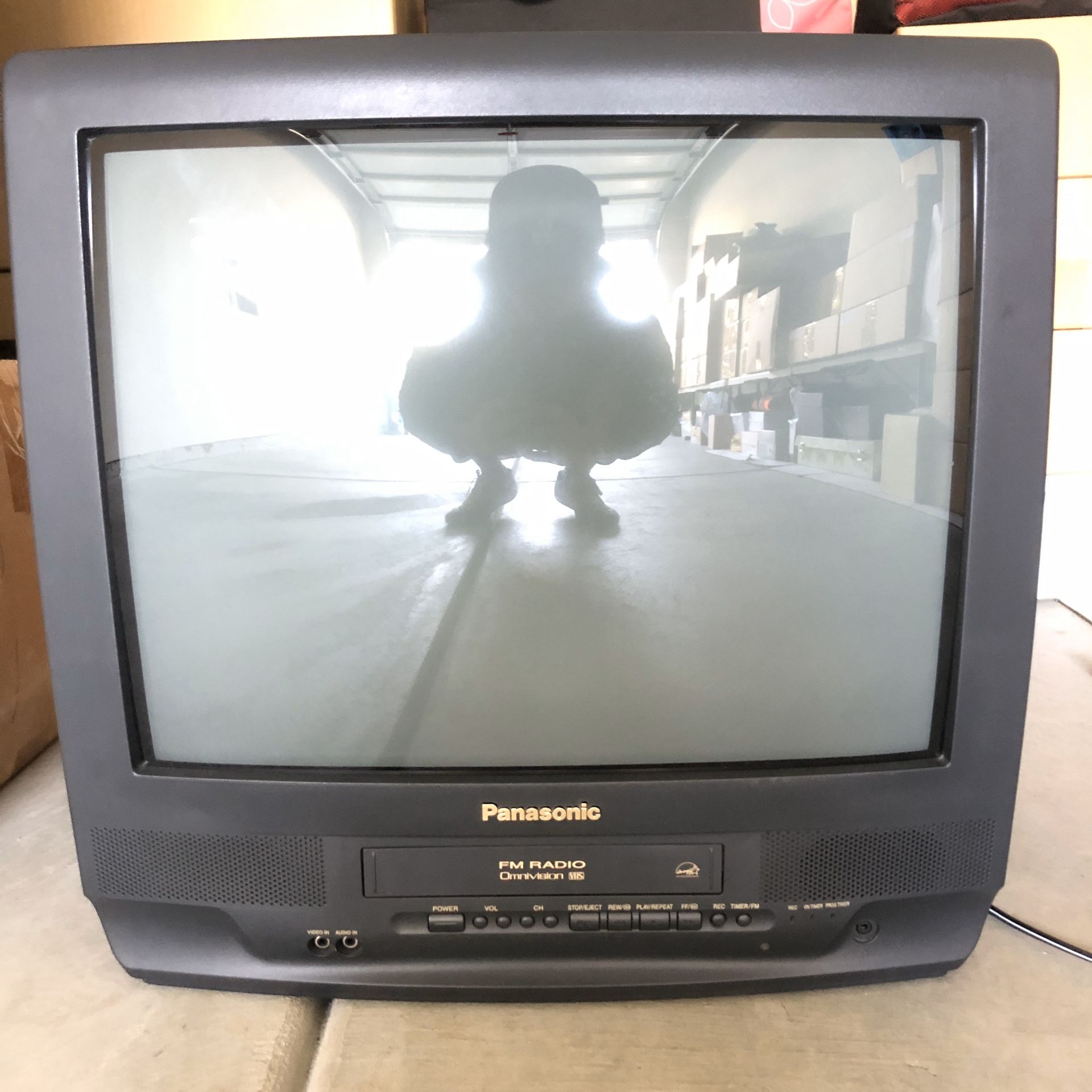 Panasonic PV-C2023 20" Color TV/VCR/FM Combo Retro Gaming No Remote