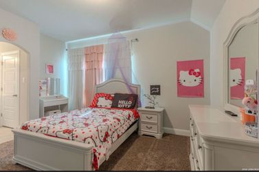 Living Spaces Julia Full-Size Bedroom Set