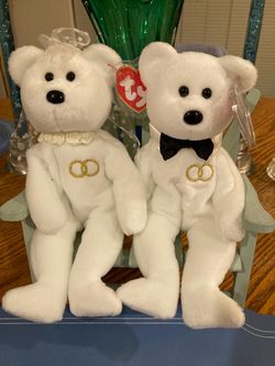 Mint condition Mr and Mrs wedding and Bench they are sitting on   beanie