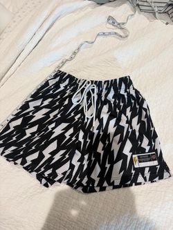 Teen basketball shorts Giselle James size M ( men’s M)