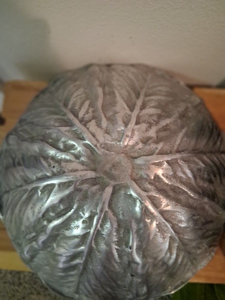 Decorative  Heavy Metal Leaf Bowl
