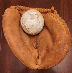 Vintage SPALDING Baseball Glove TOM HALLER #42-7631 Catcher's Mitt wit Baseball