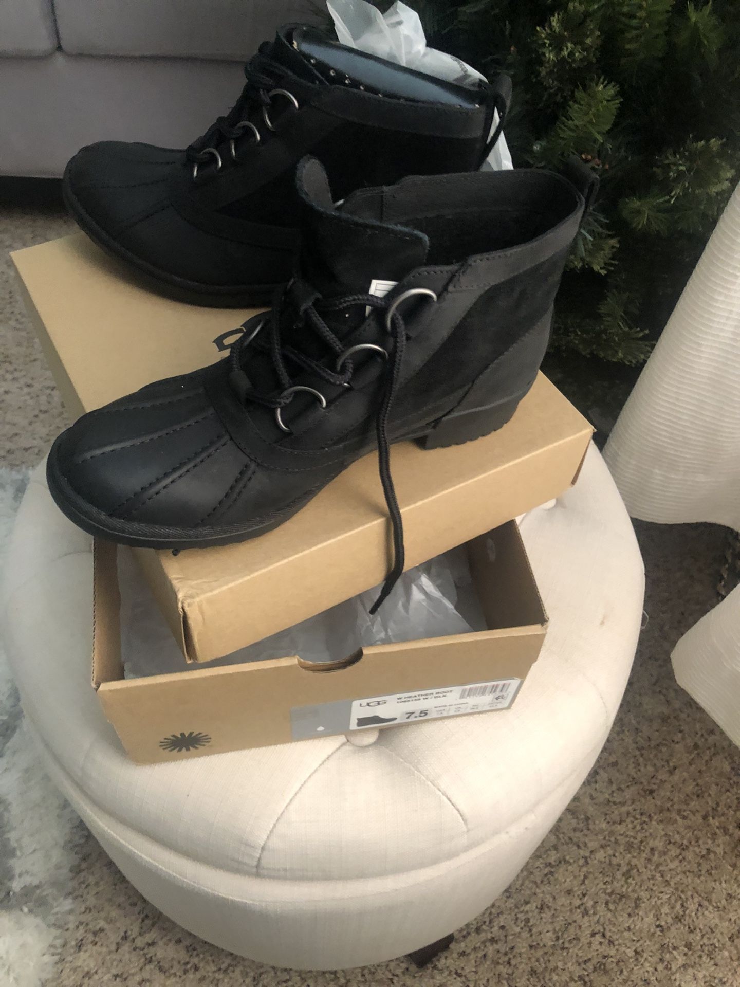 Ugg Women’s Boots Size 7.5 New