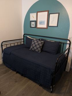 Twin day bed with pullout