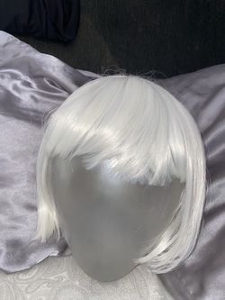 Short platinum Wig