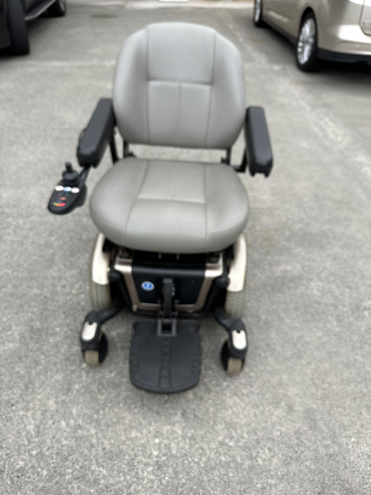 Jazzy 600