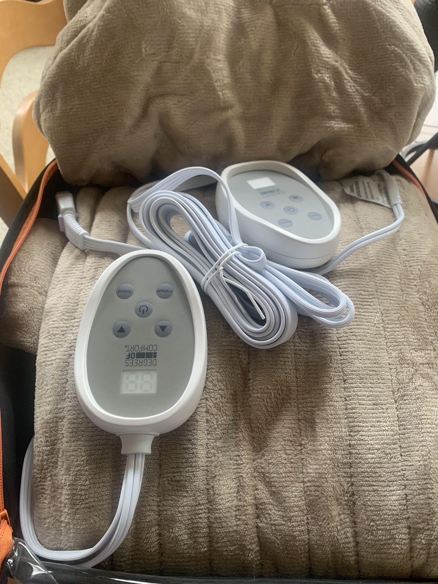 New Heated Blanket -Cal King -dual Sided, comes With 2 Controls